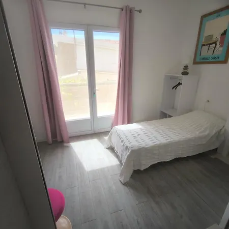 A Moins De 100 M De La A Pied La Londe-les-Maures