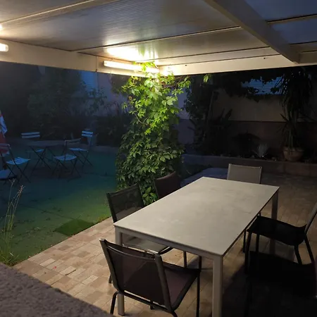 Villa A Moins De 100 M De La A Pied *
