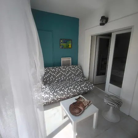 Villa A Moins De 100 M De La A Pied