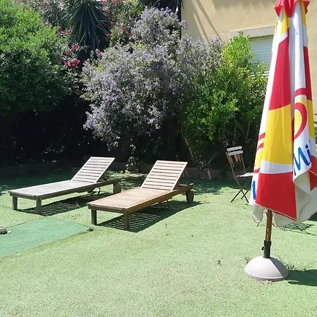 Vila A Moins De 100 M De La A Pied *